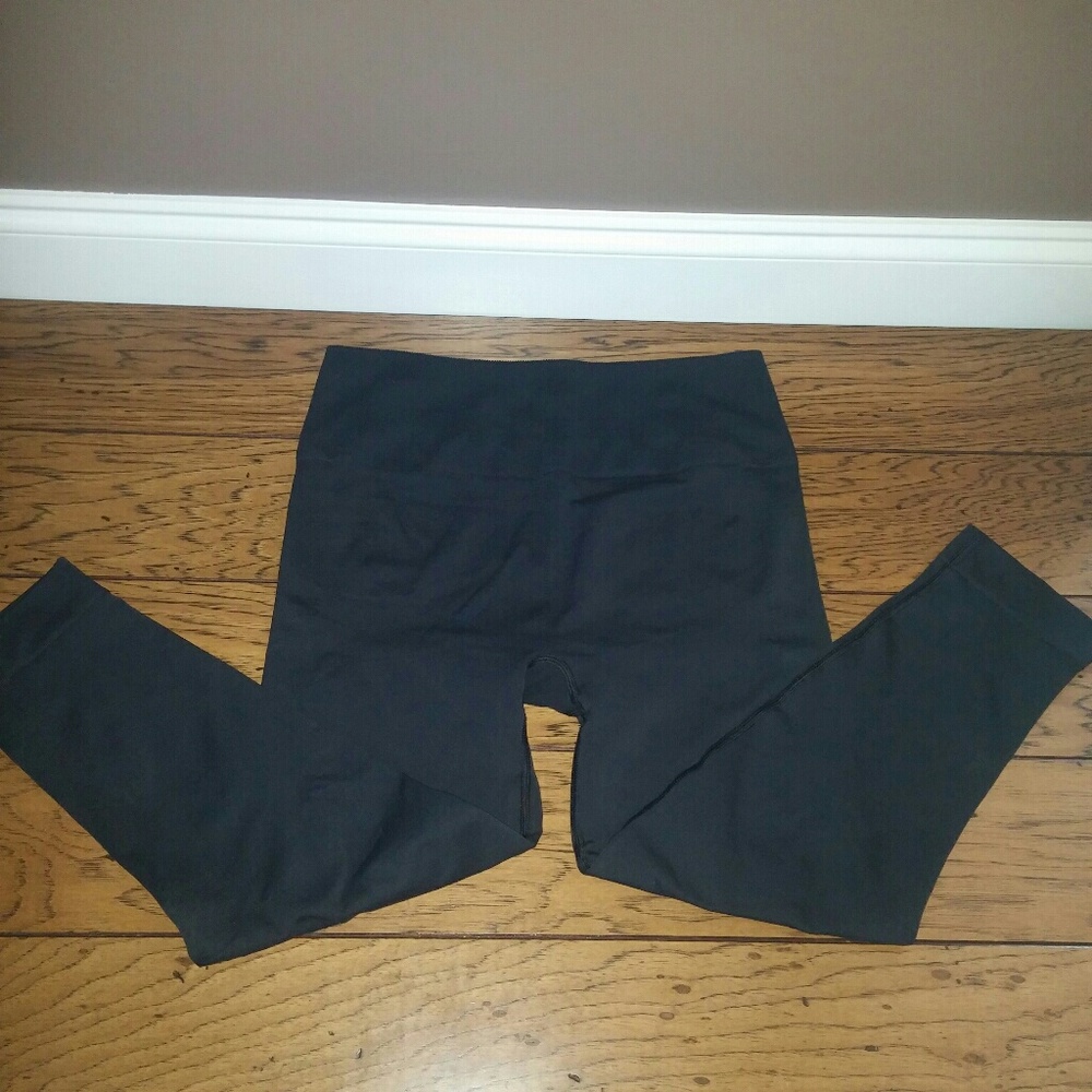 Lululemon Zone In Crop In Black - Picture 5 of 11